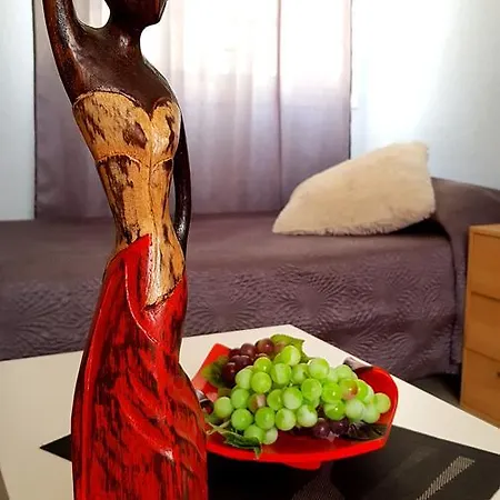 Warm Cozy And Comfortable Apartment *
